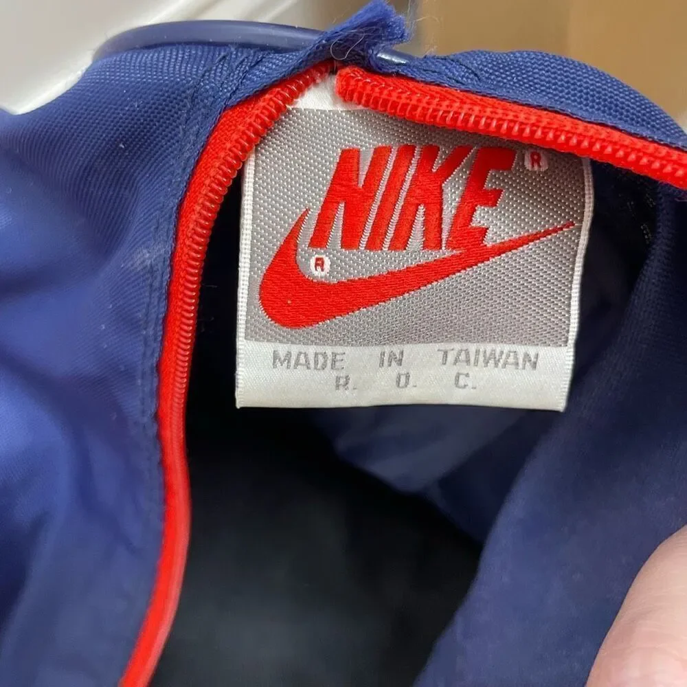 Vintage NIKE Duffle Gym Bag Taiwan Made‎ YKK Zippers RARE Travel Gym Blue Red